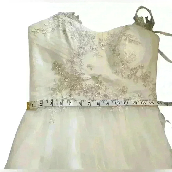 DAVID'S BRIDAL COLLECTION
Tank‎ Tulle A-line Wedding Dress w/ Lace - Picture 10 of 14